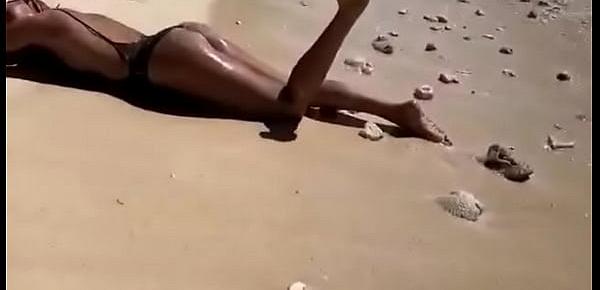  Escort girl Alisa playing on the beach